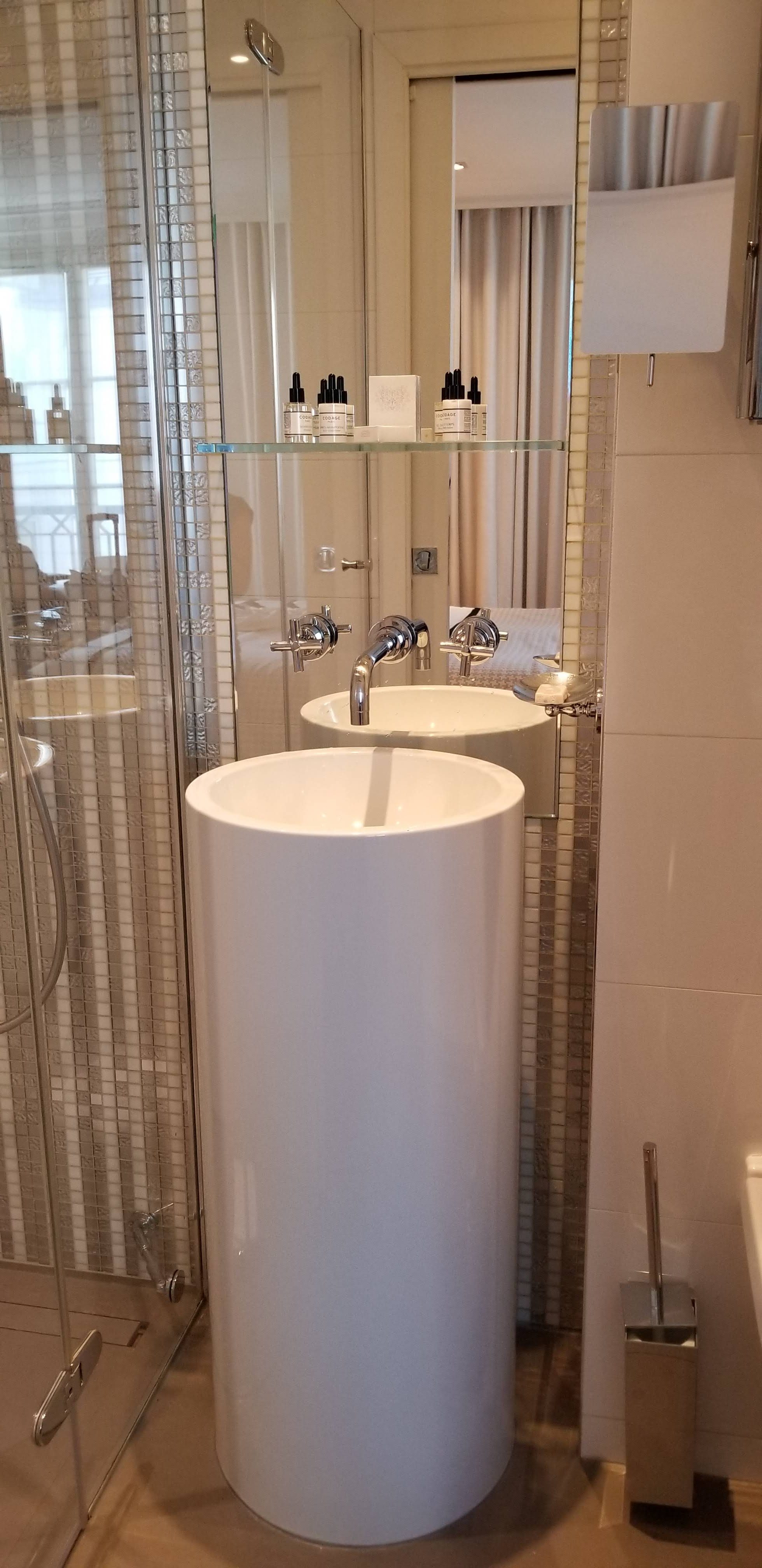 Bathroom at-Hotel-R-de-Paris