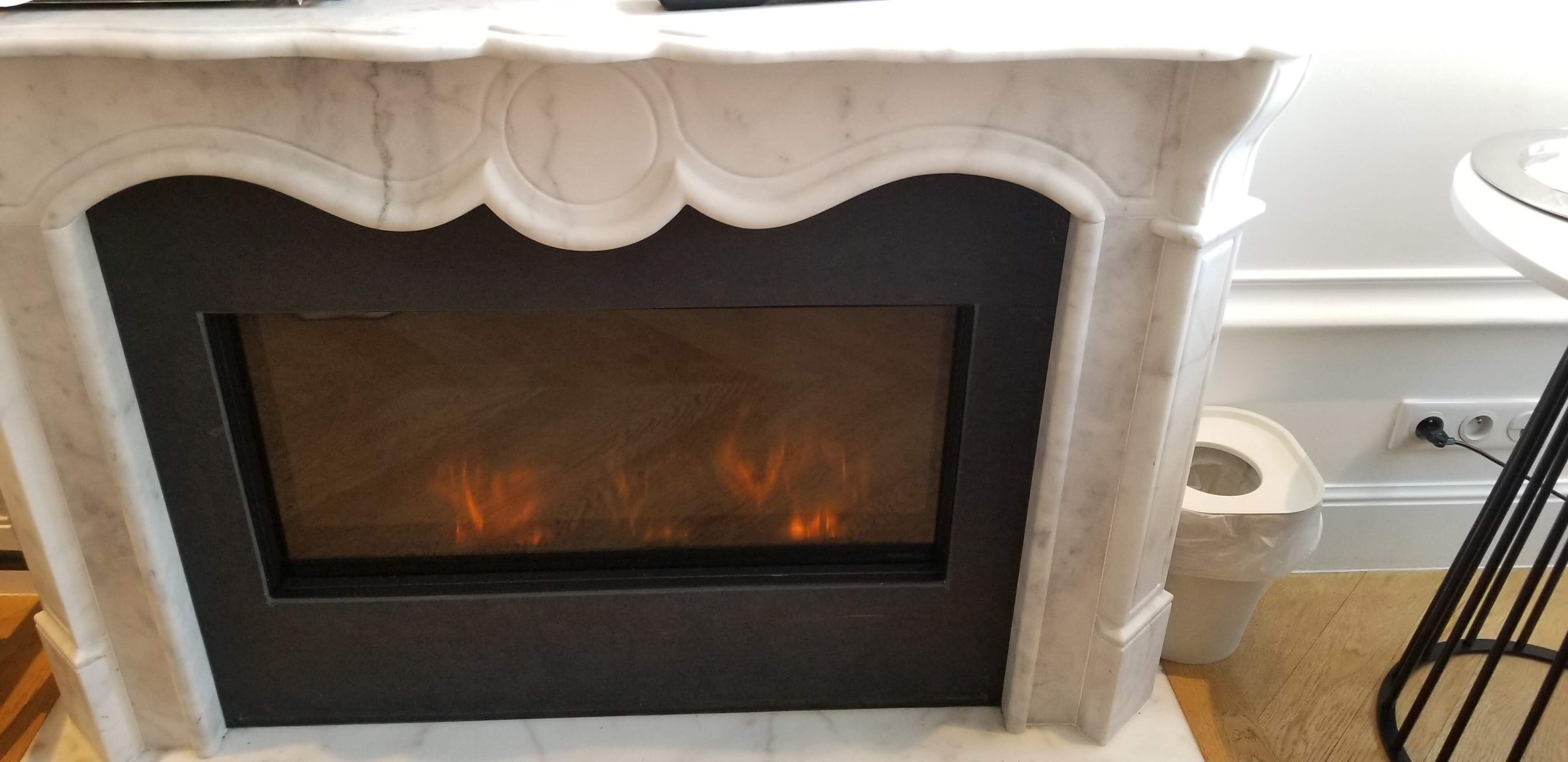 Faux-fireplace-at-at-Hotel-R-de-Paris
